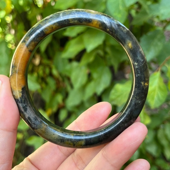 60mm inner diameter yellow black gold xiuyu jade bangle - Picture 6 of 7